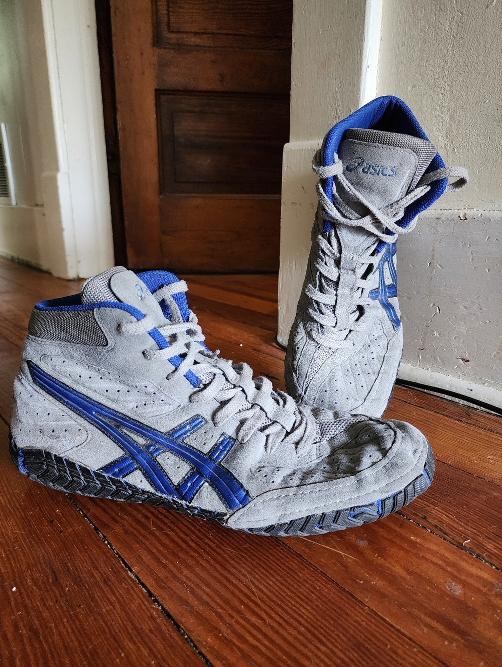 ASICS Aggressor 1 Wrestling Shoes In "Gray/Royal Blue"